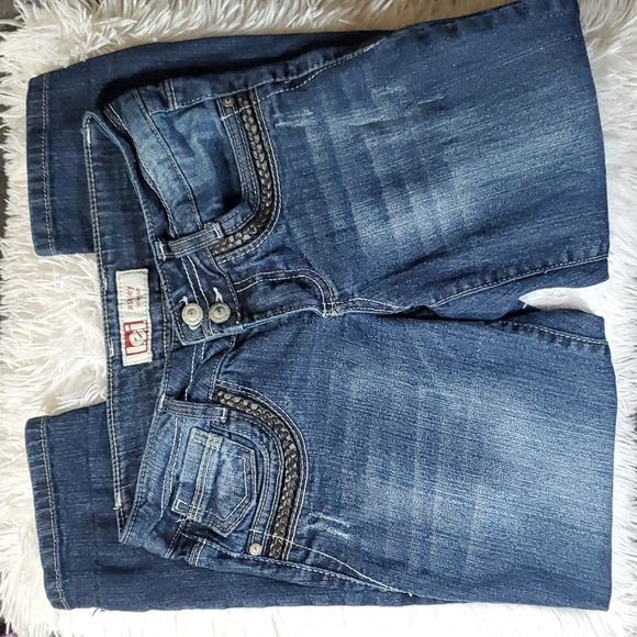 LEI Ashley Low Rise Capri Jeans Dark Wash Denim  with Leather Accents - Picture 2 of 3